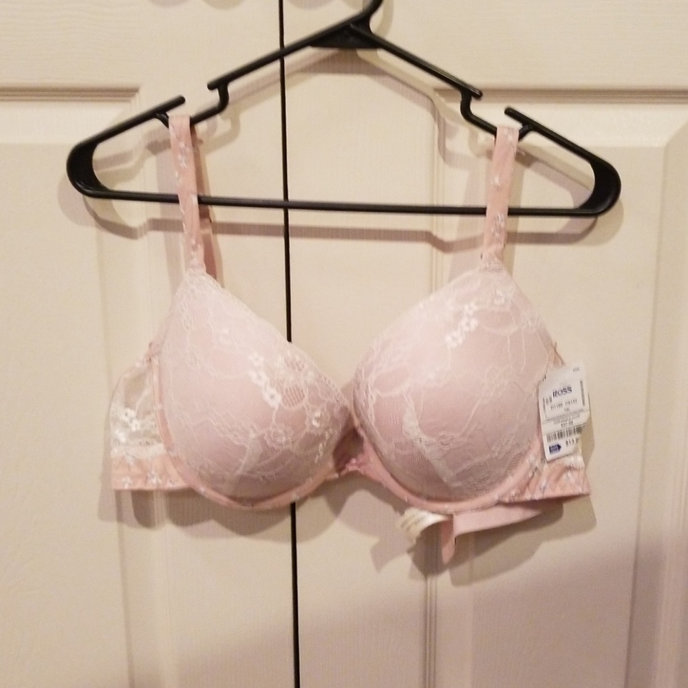 Brand New Jessica Simpson pink bra size 40D